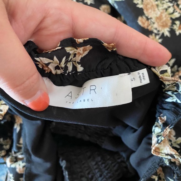 ASTR Floral Cinched Long Sleeve Midi Peasant Dress Black Size Small - Picture 3 of 5